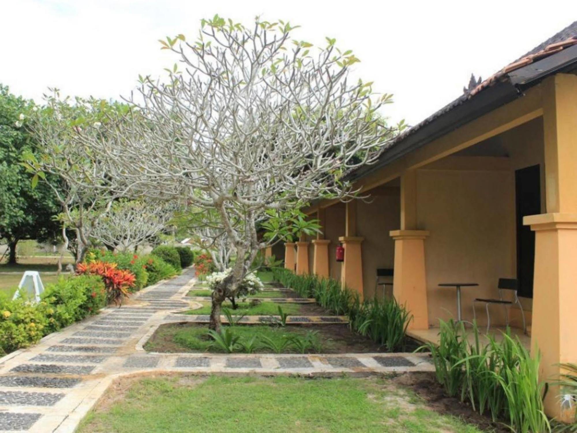Tastura Beach Hotel Kuta  Экстерьер фото