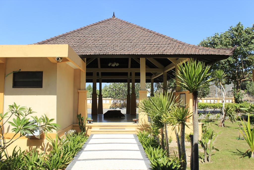 Tastura Beach Hotel Kuta  Экстерьер фото